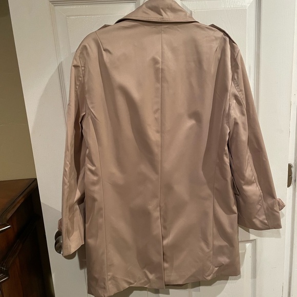 Elegant Beige Double-Breasted Women's Trench Coat - Picture 3 of 7